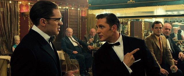 トム・ハーディ、極悪な双子を一人で怪演！『レジェンド　狂気の美学』場面写真一挙ギャラリー（2枚目）