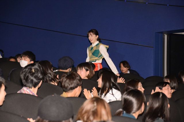 永野芽郁＆北村匠海がヒットをお祝い！『君は月夜に光り輝く』公開記念舞台あいさつ：フォトギャラリー