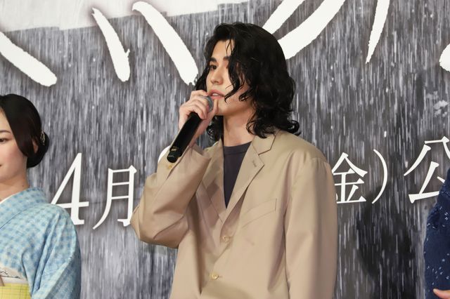 黒木華、美しい和服で登場！100年後に残したいものは…（9枚目）