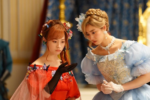 シンデレラの継母、魔法使い…おとぎの世界の場面写真10点（3枚目）