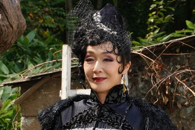 シンデレラの継母、魔法使い…おとぎの世界の場面写真10点（5枚目）