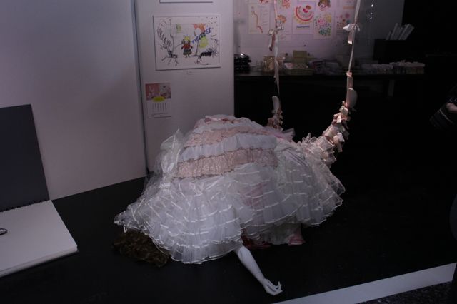 のん、いい笑顔！「‘のん’ひとり展 -女の子は牙をむく-」：フォトギャラリー