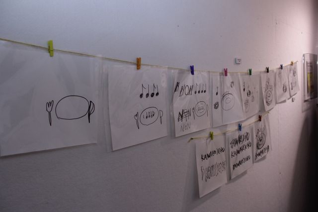 のん、いい笑顔！「‘のん’ひとり展 -女の子は牙をむく-」（4枚目）