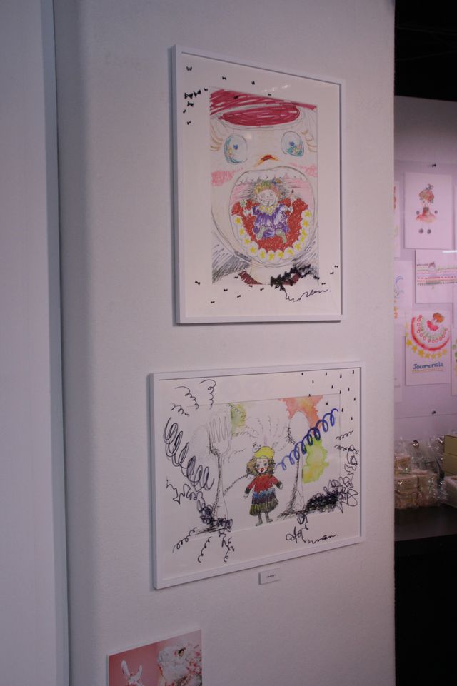 のん、いい笑顔！「‘のん’ひとり展 -女の子は牙をむく-」（8枚目）