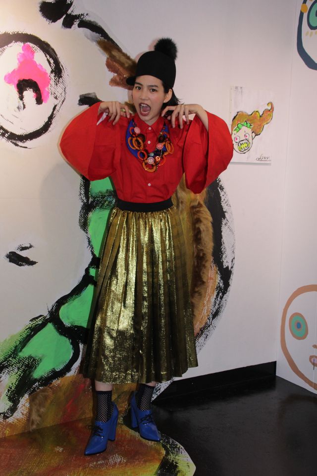 のん、いい笑顔！「‘のん’ひとり展 -女の子は牙をむく-」（10枚目）