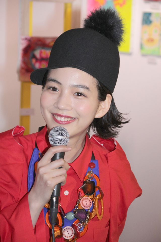 のん、いい笑顔！「‘のん’ひとり展 -女の子は牙をむく-」（11枚目）