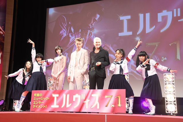 バズ・ラーマン監督、ベルトに“ELVIS”！映画『エルヴィス』ワールドツアーフィナーレ（4枚目）