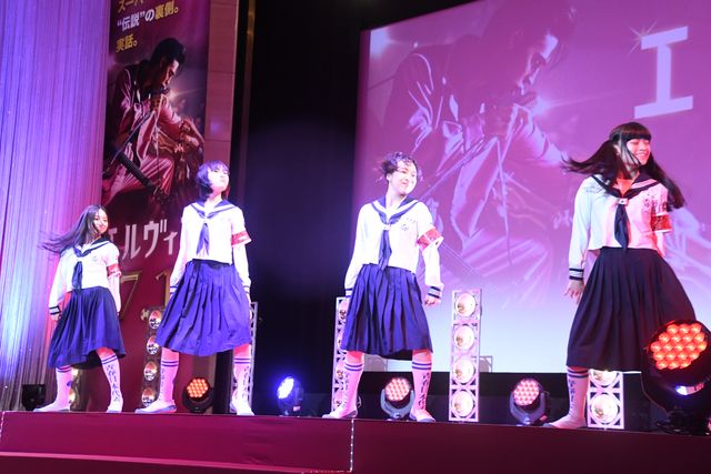 バズ・ラーマン監督、ベルトに“ELVIS”！映画『エルヴィス』ワールドツアーフィナーレ（9枚目）