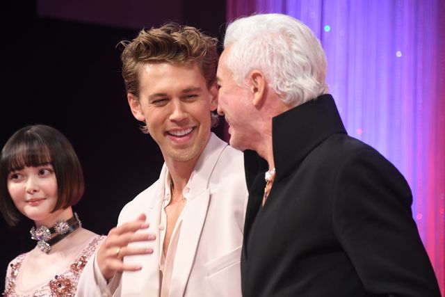 バズ・ラーマン監督、ベルトに“ELVIS”！映画『エルヴィス』ワールドツアーフィナーレ（14枚目）