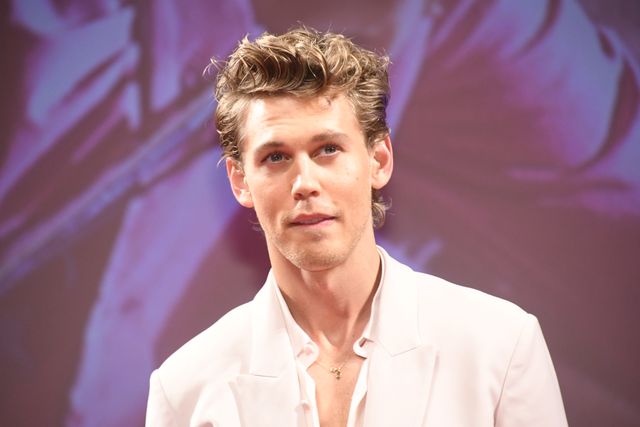 バズ・ラーマン監督、ベルトに“ELVIS”！映画『エルヴィス』ワールドツアーフィナーレ（17枚目）