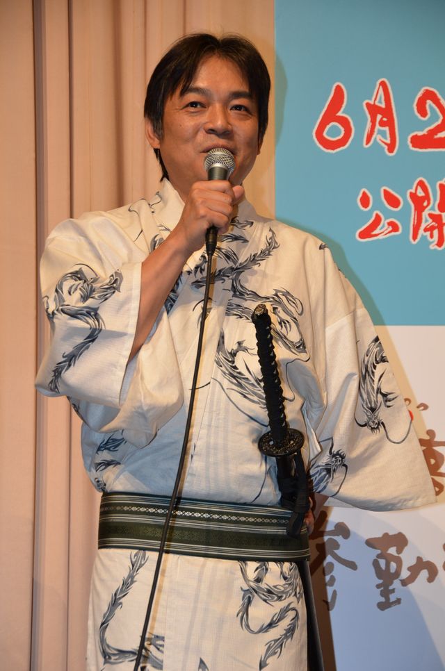 佐々木蔵之介が居合でスイカ割り！フォトギャラリー（6枚目）