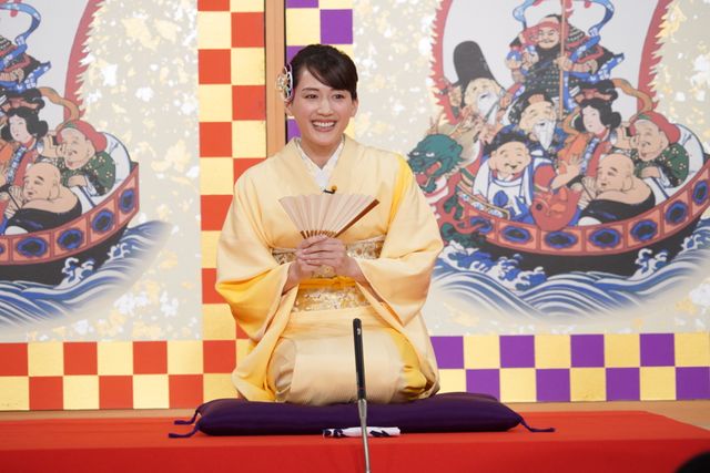 美しい！綾瀬はるか、お正月の「笑点」での着物姿：フォトギャラリー