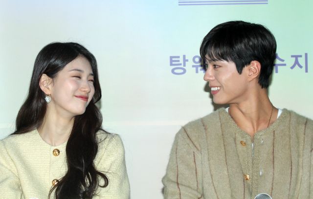 スジがかわいい！『ワンダーランド』完成披露会見の様子（3枚目）