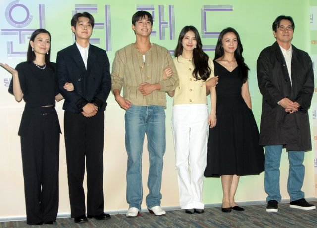 スジがかわいい！『ワンダーランド』完成披露会見の様子（7枚目）