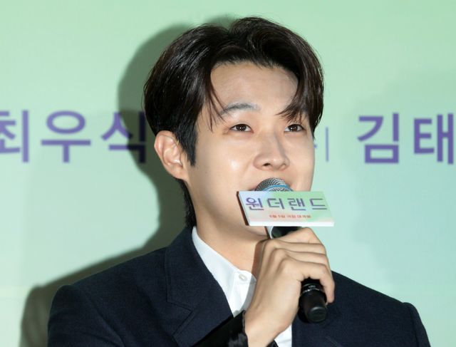 スジがかわいい！『ワンダーランド』完成披露会見の様子（15枚目）