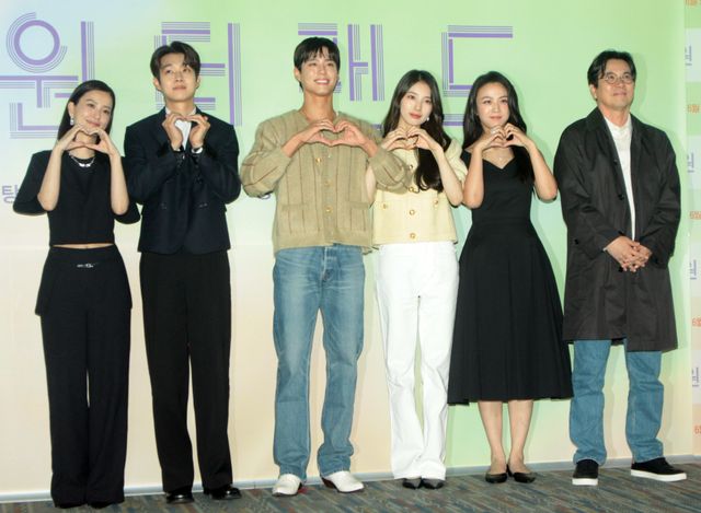 スジがかわいい！『ワンダーランド』完成披露会見の様子（20枚目）