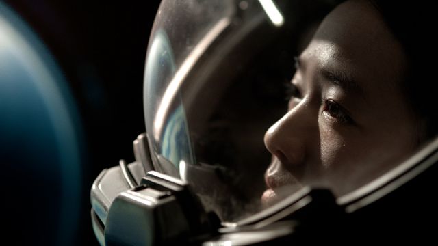 「火星の女王」第3回：カワナベ（吉岡秀隆）が“物体”の驚くべき機能を発見する＜場面写真＞（3枚目）