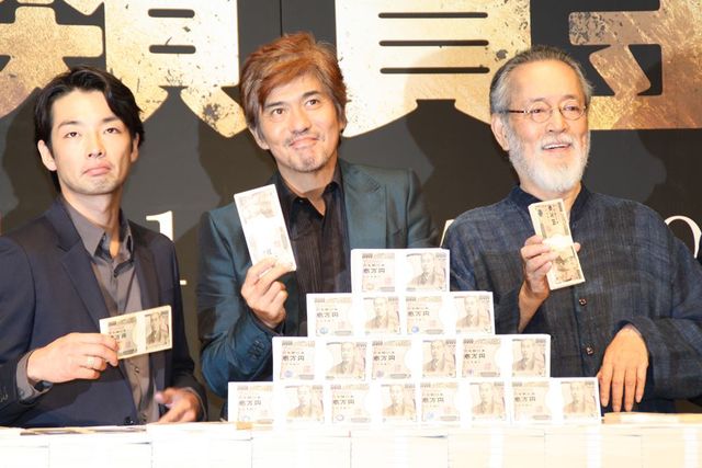 佐藤浩市＆森山未來がオシャレスーツでビシッと！『人類資金』完成報告会見フォトギャラリー（7枚目）