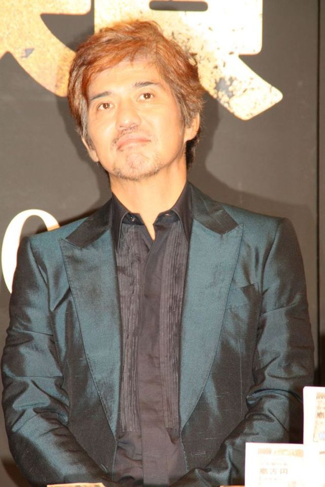 佐藤浩市＆森山未來がオシャレスーツでビシッと！『人類資金』完成報告会見フォトギャラリー（8枚目）