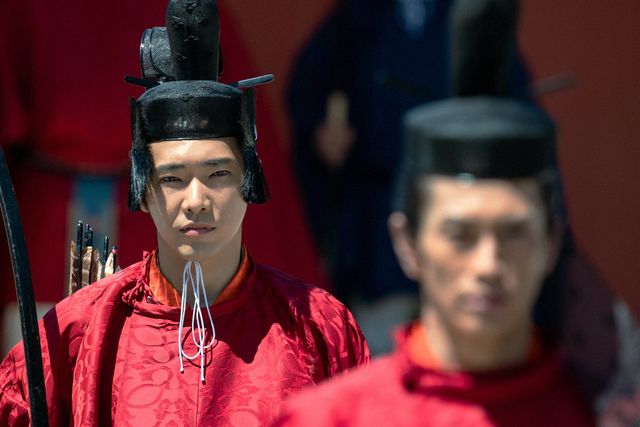 天皇の側近・藤原実資（秋山竜次）…大河ドラマ「光る君へ」第3回の場面写真（4枚目）
