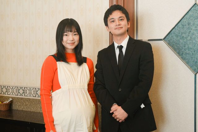 映画『ほどなく、お別れです』浜辺美波、目黒蓮ら笑顔のメイキングカット（2枚目）