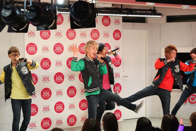 BEE SHUFFLEが歌って踊る！フォトギャラリー（7枚目）