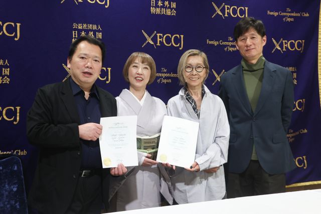 左から西松忠、日比野直美、豊川京子、李相日監督