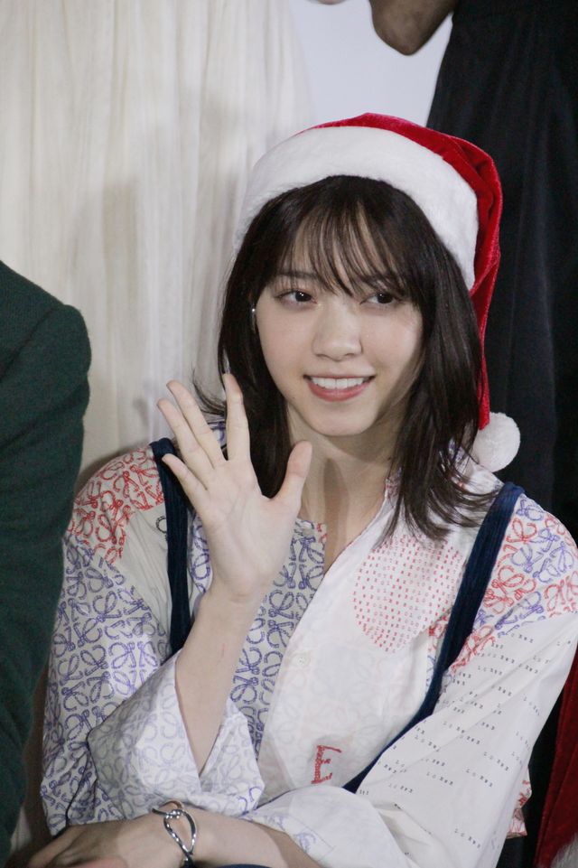 花澤香菜、サンタ衣装が可愛すぎ！『サンタ・カンパニー　～クリスマスの秘密～』『コルボッコロ』公開記念舞台あいさつ（11枚目）
