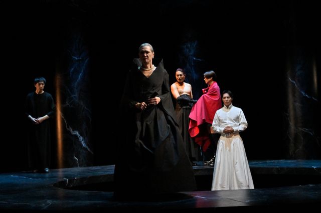 「サド侯爵夫人」舞台写真（7枚目）