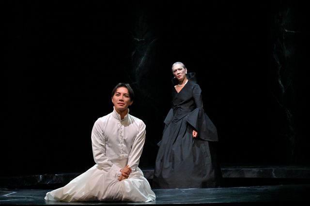 「サド侯爵夫人」舞台写真（8枚目）