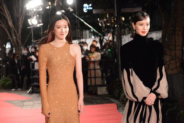 戸田恵梨香＆永野芽郁、美の競演！TIFFレッドカーペットで（4枚目）