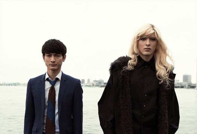 城田優が金髪美女に!高良健吾主演「連続ドラマW バイバイ、ブラックバード」より:フォトギャラリー