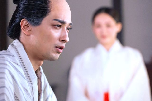 「べらぼう」語り・綾瀬はるか、最終回で巫女姿！ビジュアル＜5枚＞（3枚目）