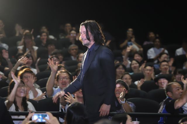 キアヌ・リーヴス、きゃりーぱみゅぱみゅと忍者ポーズ！（2枚目）