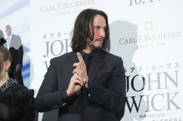 キアヌ・リーヴス、きゃりーぱみゅぱみゅと忍者ポーズ！（3枚目）