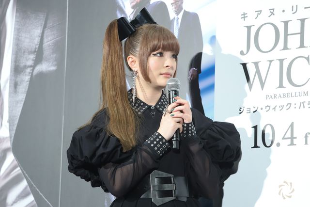 キアヌ・リーヴス、きゃりーぱみゅぱみゅと忍者ポーズ！（8枚目）