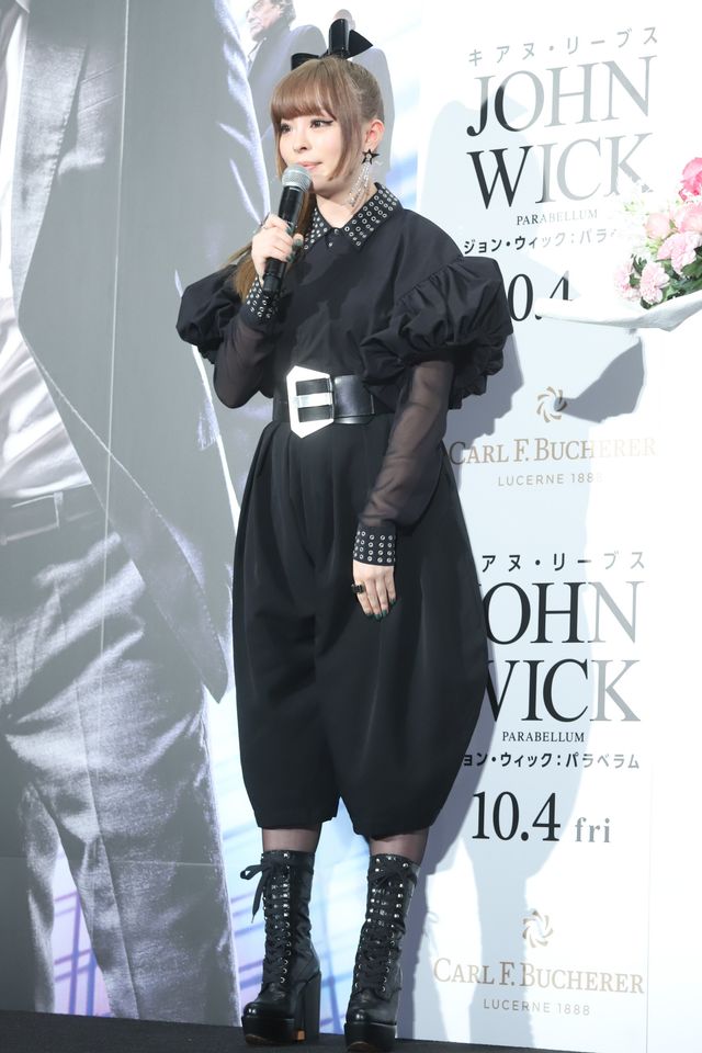 キアヌ・リーヴス、きゃりーぱみゅぱみゅと忍者ポーズ！（9枚目）