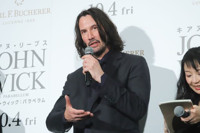 キアヌ・リーヴス、きゃりーぱみゅぱみゅと忍者ポーズ！（10枚目）