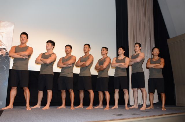 CM美女の頭突き瓦割り、生披露！フォトギャラリー（6枚目）