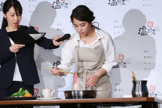 広瀬アリス、エプロン姿がかわいい！新CM発表会：フォトギャラリー
