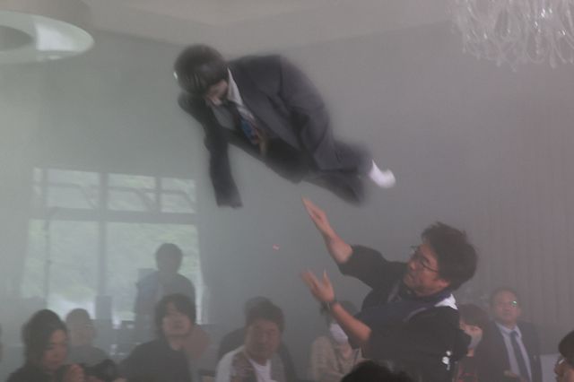 老舗ホテルをリアル爆破！ド派手シーンの撮影風景（12枚目）