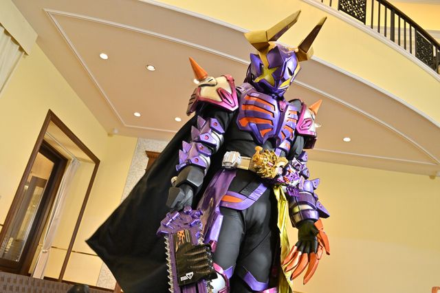 仮面ライダーを次々と狩る道長…「仮面ライダーギーツ」第33話「慕情I：バッファ無双！」（4枚目）