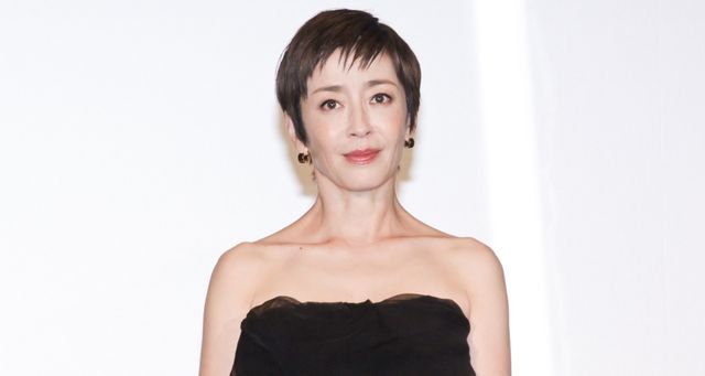 宮沢りえ、ベリーショート＆肩出しドレス姿で登壇！映画『アイ・アム　まきもと』初日舞台あいさつ：フォトギャラリー