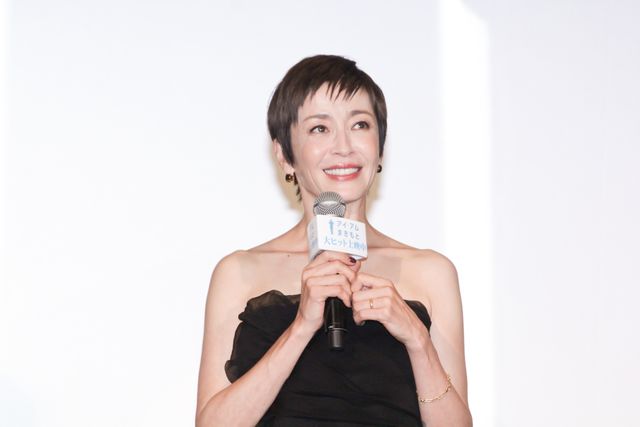 宮沢りえ、ベリーショート＆肩出しドレス姿で登壇！映画『アイ・アム　まきもと』初日舞台あいさつ（17枚目）