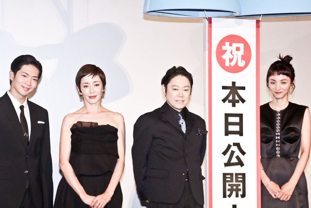 宮沢りえ、ベリーショート＆肩出しドレス姿で登壇！映画『アイ・アム　まきもと』初日舞台あいさつ（31枚目）