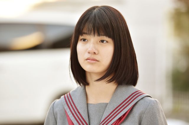 “幽霊”役の蒔田彩珠。子役として活躍していた「ゴーイング マイホーム」の頃からすっかり大人に！