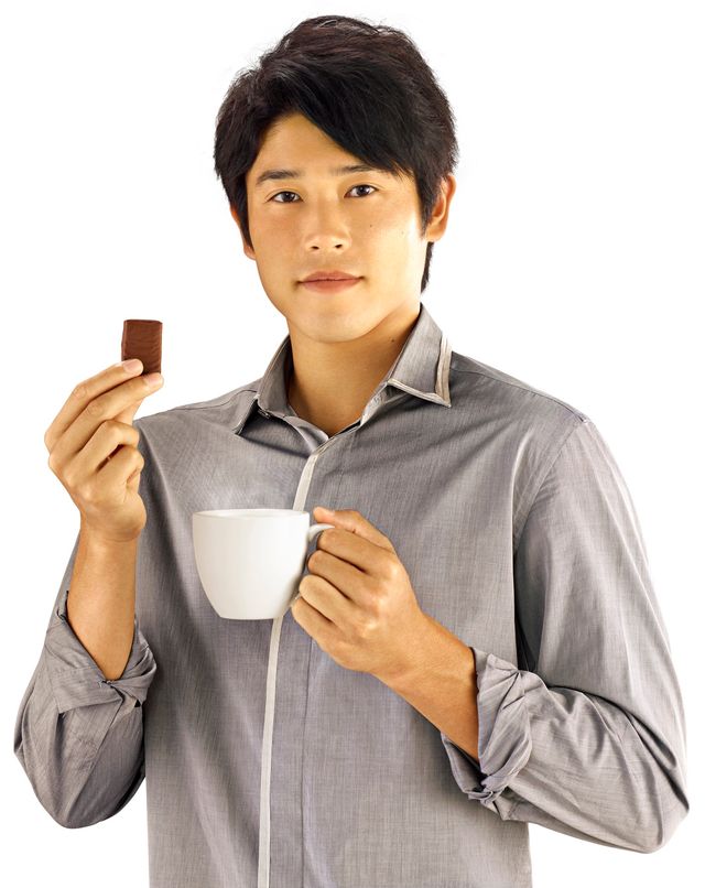 内田篤人選手がコップのフチに舞い降りる…「フチ田篤人」フォトギャラリー（5枚目）