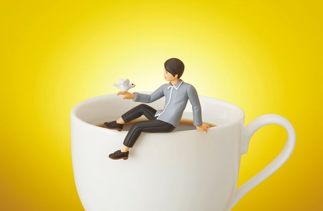 内田篤人選手がコップのフチに舞い降りる…「フチ田篤人」フォトギャラリー（11枚目）