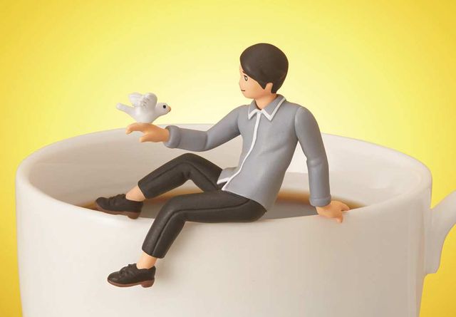 内田篤人選手がコップのフチに舞い降りる…「フチ田篤人」フォトギャラリー（12枚目）