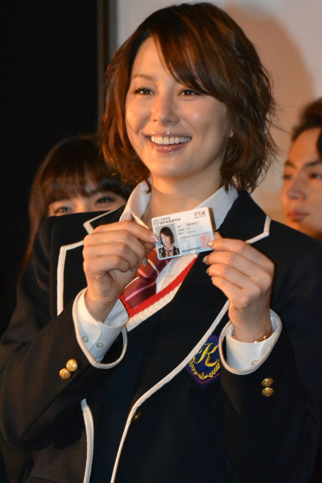 米倉涼子、ミニスカ制服姿で「35歳の高校生」制作発表会（6枚目）